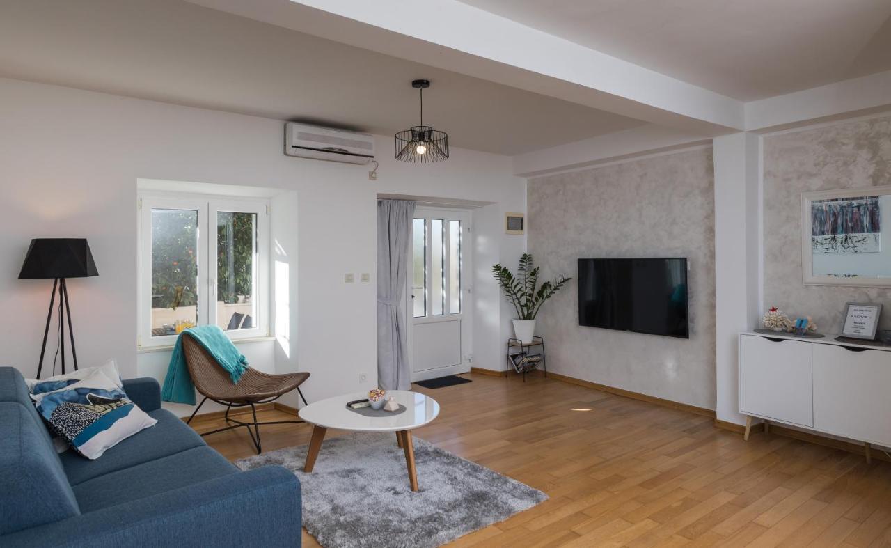 Coral Apartment